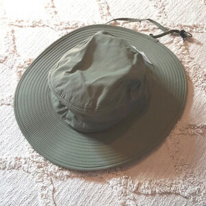 NWT wide brim khaki  green nylon gardening or sun hat
